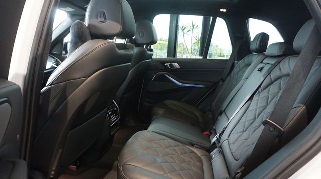 Fahrzeugabbildung BMW X5 X5 xDrive 30d M Sport 7-Sitzer HUD Pano
