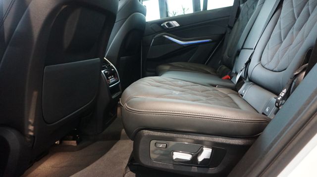 Fahrzeugabbildung BMW X5 X5 xDrive 30d M Sport 7-Sitzer HUD Pano
