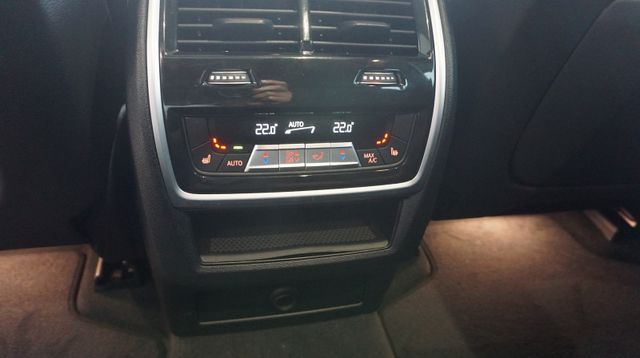 Fahrzeugabbildung BMW X5 X5 xDrive 30d M Sport 7-Sitzer HUD Pano