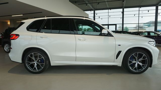 Fahrzeugabbildung BMW X5 X5 xDrive 30d M Sport 7-Sitzer HUD Pano