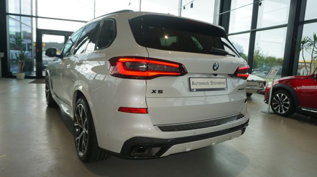 Fahrzeugabbildung BMW X5 X5 xDrive 30d M Sport 7-Sitzer HUD Pano