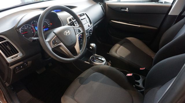Fahrzeugabbildung Hyundai i20 AUTOMATIK+1. HAND+ EINPARKHILFE Style