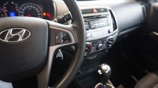 Fahrzeugabbildung Hyundai i20 AUTOMATIK+1. HAND+ EINPARKHILFE Style