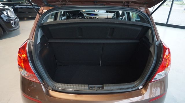 Fahrzeugabbildung Hyundai i20 AUTOMATIK+1. HAND+ EINPARKHILFE Style