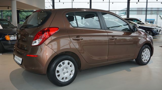 Fahrzeugabbildung Hyundai i20 AUTOMATIK+1. HAND+ EINPARKHILFE Style