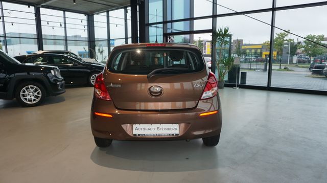 Fahrzeugabbildung Hyundai i20 AUTOMATIK+1. HAND+ EINPARKHILFE Style