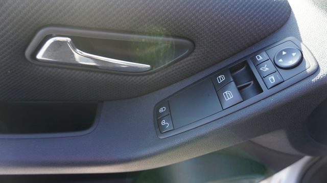 Fahrzeugabbildung Mercedes-Benz A 160 AUTOMATIK+SITZHEIZUNG+TEMPOMAT+PDC