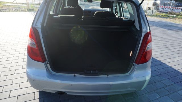 Fahrzeugabbildung Mercedes-Benz A 160 AUTOMATIK+SITZHEIZUNG+TEMPOMAT+PDC