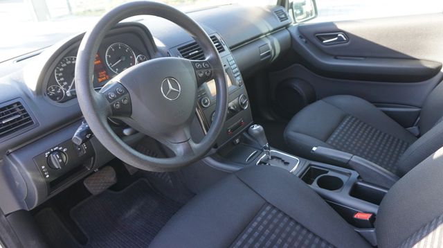 Fahrzeugabbildung Mercedes-Benz A 160 AUTOMATIK+SITZHEIZUNG+TEMPOMAT+PDC