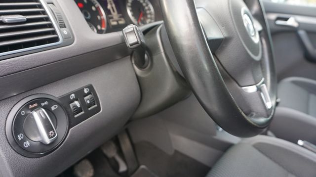 Fahrzeugabbildung Volkswagen Touran NAVIGATION+7 SITZE+SITZHEIZUNG+PDC Comfor