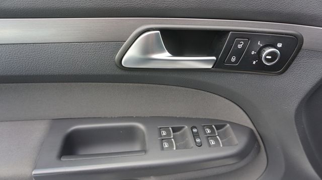 Fahrzeugabbildung Volkswagen Touran NAVIGATION+7 SITZE+SITZHEIZUNG+PDC Comfor
