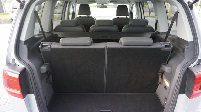 Fahrzeugabbildung Volkswagen Touran NAVIGATION+7 SITZE+SITZHEIZUNG+PDC Comfor