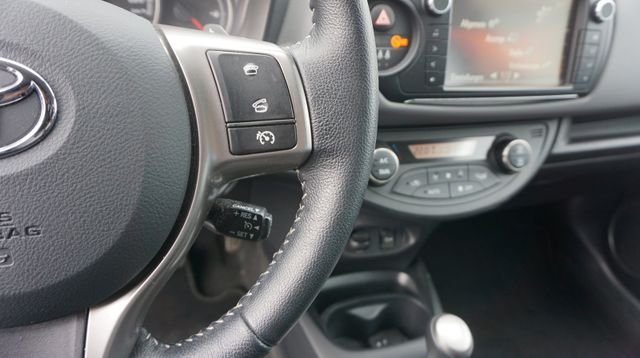 Fahrzeugabbildung Toyota Yaris AUTOMATIK+NAVIGATION+KAMERA+TEMPOMAT Comfo