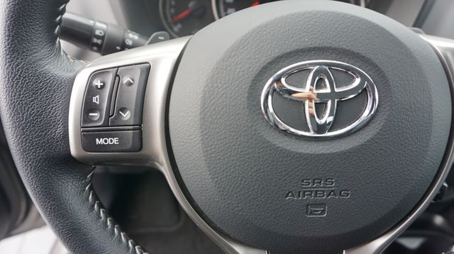 Fahrzeugabbildung Toyota Yaris AUTOMATIK+NAVIGATION+KAMERA+TEMPOMAT Comfo