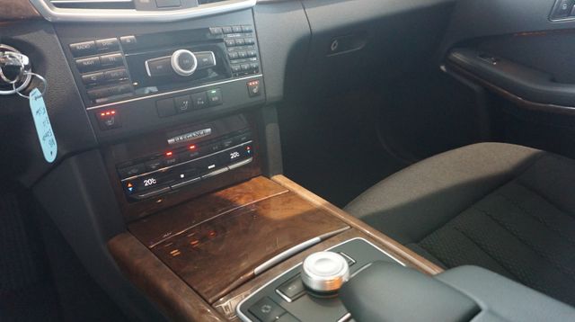 Fahrzeugabbildung Mercedes-Benz E 200 CDI BlueEfficiency AUTOM+NAVI+SHZ+TEMPO