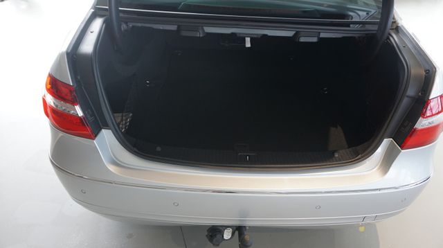 Fahrzeugabbildung Mercedes-Benz E 200 CDI BlueEfficiency AUTOM+NAVI+SHZ+TEMPO