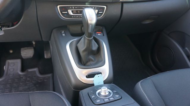Fahrzeugabbildung Renault Scenic III Limited AUTOMATIK+NAVIGATION+SHZ+PD