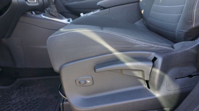 Fahrzeugabbildung Renault Scenic III Limited AUTOMATIK+NAVIGATION+SHZ+PD