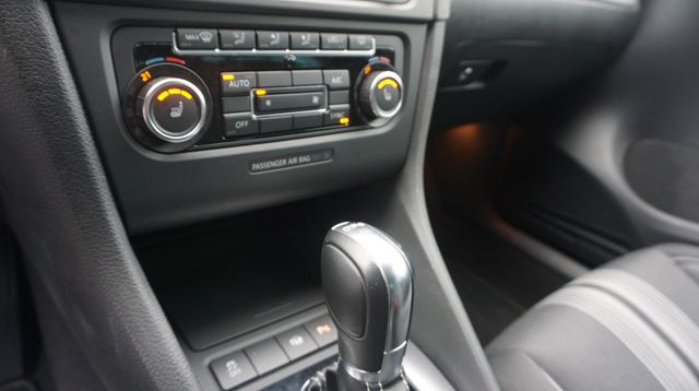 Fahrzeugabbildung Volkswagen Golf Golf VI Match AUTOMATIK+SHZ+TEMPOAT+PDC+