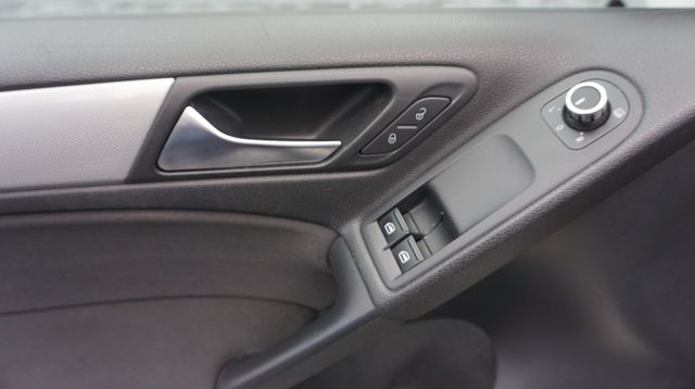 Fahrzeugabbildung Volkswagen Golf Golf VI Match AUTOMATIK+SHZ+TEMPOAT+PDC+