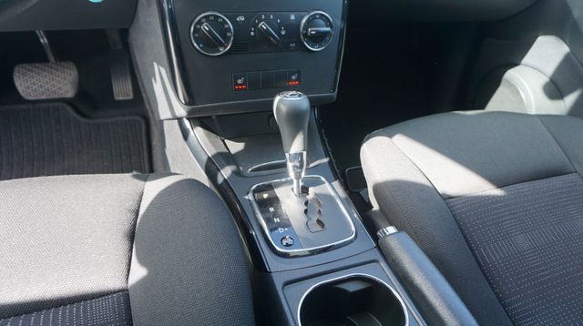 Fahrzeugabbildung Mercedes-Benz A 180 A 180 AUTOMATIK+SITZHEIZUNG+TEMPOMAT+PDC