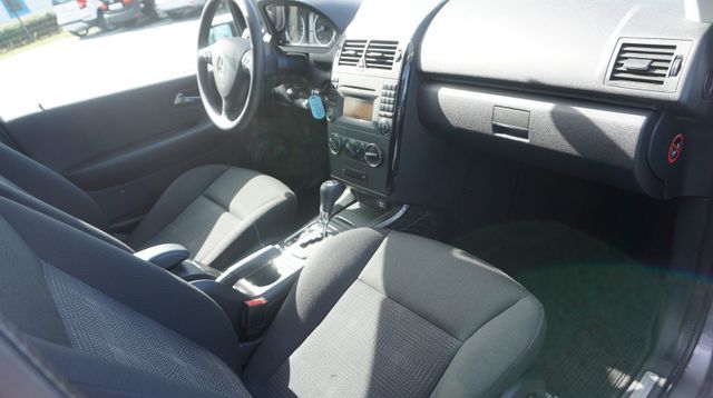 Fahrzeugabbildung Mercedes-Benz A 180 A 180 AUTOMATIK+SITZHEIZUNG+TEMPOMAT+PDC