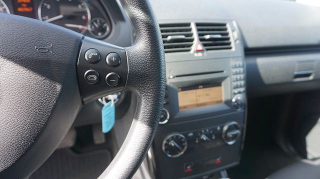 Fahrzeugabbildung Mercedes-Benz A 180 A 180 AUTOMATIK+SITZHEIZUNG+TEMPOMAT+PDC