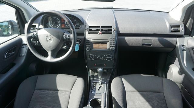 Fahrzeugabbildung Mercedes-Benz A 180 A 180 AUTOMATIK+SITZHEIZUNG+TEMPOMAT+PDC