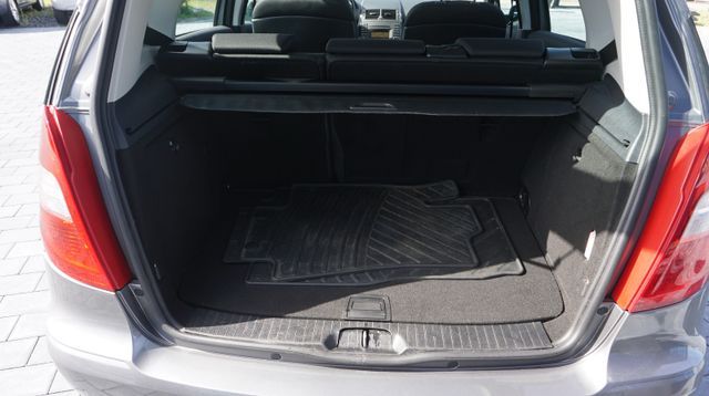 Fahrzeugabbildung Mercedes-Benz A 180 A 180 AUTOMATIK+SITZHEIZUNG+TEMPOMAT+PDC