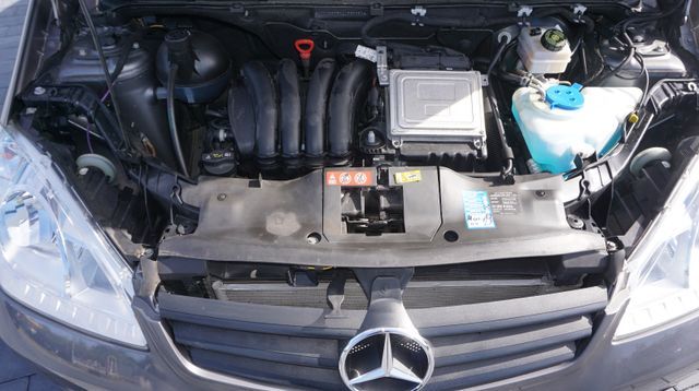 Fahrzeugabbildung Mercedes-Benz A 180 A 180 AUTOMATIK+SITZHEIZUNG+TEMPOMAT+PDC