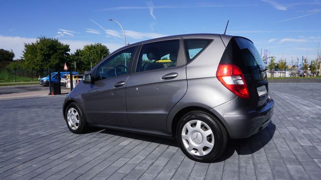 Fahrzeugabbildung Mercedes-Benz A 180 A 180 AUTOMATIK+SITZHEIZUNG+TEMPOMAT+PDC