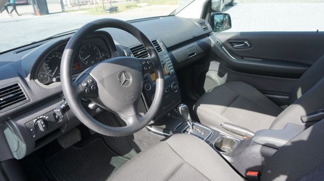 Fahrzeugabbildung Mercedes-Benz A 180 A 180 AUTOMATIK+SITZHEIZUNG+TEMPOMAT+PDC