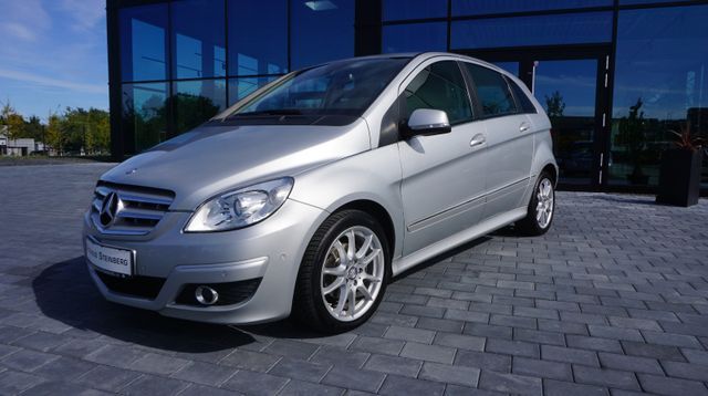 Mercedes-Benz B 180 B 180 AUTOMATIK+NAVIGATION+SHZ+TEMPOMAT+