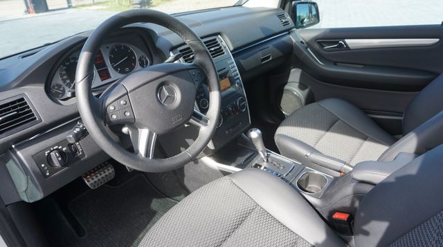 Fahrzeugabbildung Mercedes-Benz B 180 B 180 AUTOMATIK+NAVIGATION+SHZ+TEMPOMAT+