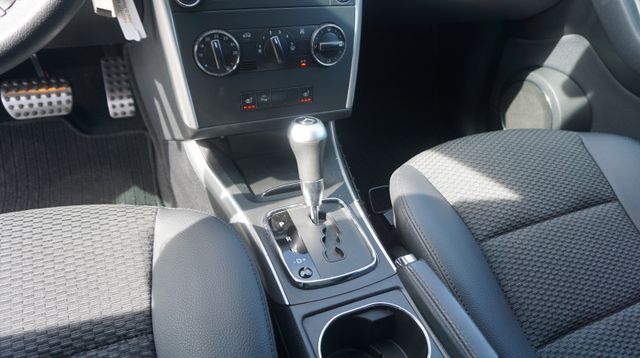 Fahrzeugabbildung Mercedes-Benz B 180 B 180 AUTOMATIK+NAVIGATION+SHZ+TEMPOMAT+