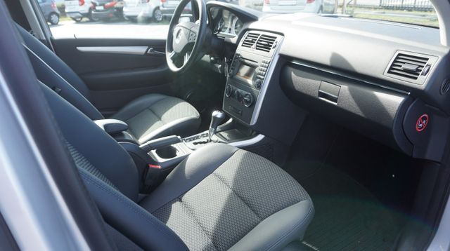 Fahrzeugabbildung Mercedes-Benz B 180 B 180 AUTOMATIK+NAVIGATION+SHZ+TEMPOMAT+
