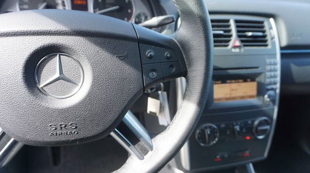 Fahrzeugabbildung Mercedes-Benz B 180 B 180 AUTOMATIK+NAVIGATION+SHZ+TEMPOMAT+