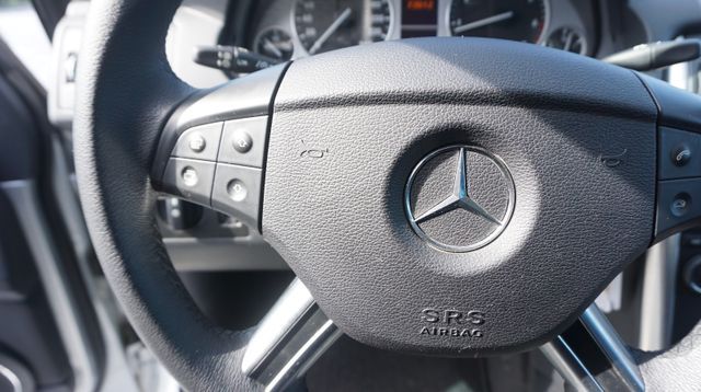 Fahrzeugabbildung Mercedes-Benz B 180 B 180 AUTOMATIK+NAVIGATION+SHZ+TEMPOMAT+