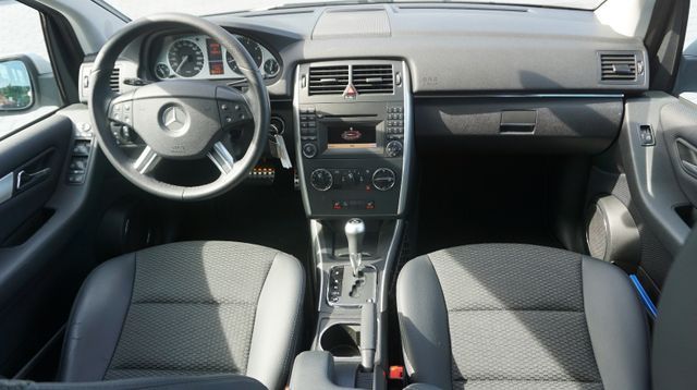 Fahrzeugabbildung Mercedes-Benz B 180 B 180 AUTOMATIK+NAVIGATION+SHZ+TEMPOMAT+