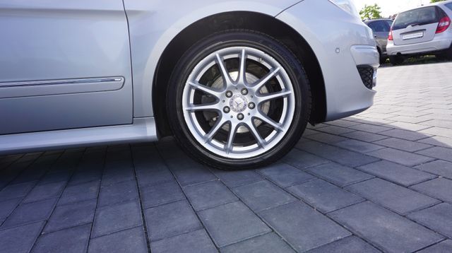 Fahrzeugabbildung Mercedes-Benz B 180 B 180 AUTOMATIK+NAVIGATION+SHZ+TEMPOMAT+