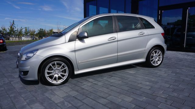 Fahrzeugabbildung Mercedes-Benz B 180 B 180 AUTOMATIK+NAVIGATION+SHZ+TEMPOMAT+