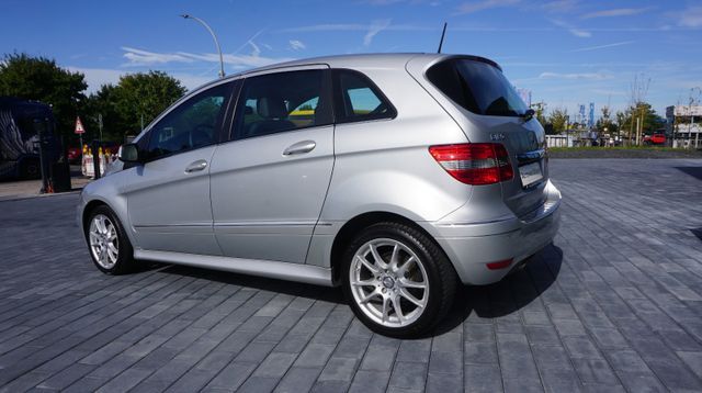 Fahrzeugabbildung Mercedes-Benz B 180 B 180 AUTOMATIK+NAVIGATION+SHZ+TEMPOMAT+