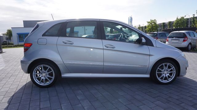 Fahrzeugabbildung Mercedes-Benz B 180 B 180 AUTOMATIK+NAVIGATION+SHZ+TEMPOMAT+
