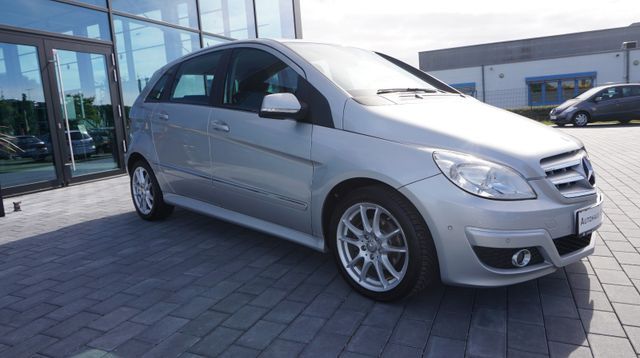 Fahrzeugabbildung Mercedes-Benz B 180 B 180 AUTOMATIK+NAVIGATION+SHZ+TEMPOMAT+