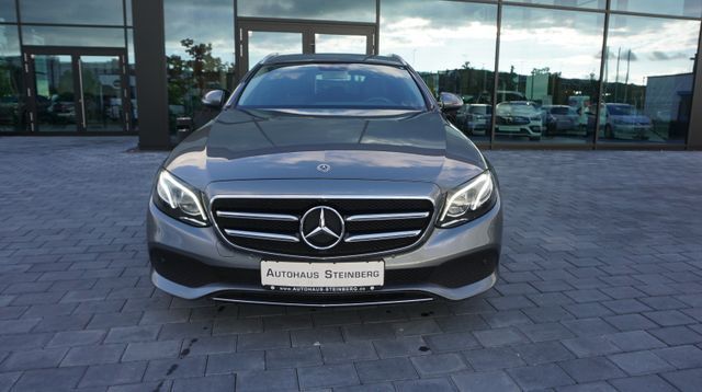 Mercedes-Benz E 300 AUTOMATIK+NAVIGATION+SHZ+TEMPOM+XENON E 30
