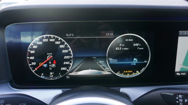 Fahrzeugabbildung Mercedes-Benz E 300 AUTOMATIK+NAVIGATION+SHZ+TEMPOM+XENON E 30