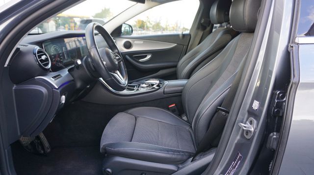 Fahrzeugabbildung Mercedes-Benz E 300 AUTOMATIK+NAVIGATION+SHZ+TEMPOM+XENON E 30