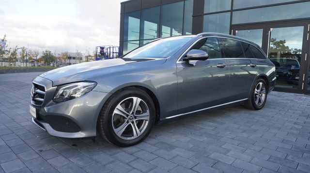 Fahrzeugabbildung Mercedes-Benz E 300 AUTOMATIK+NAVIGATION+SHZ+TEMPOM+XENON E 30