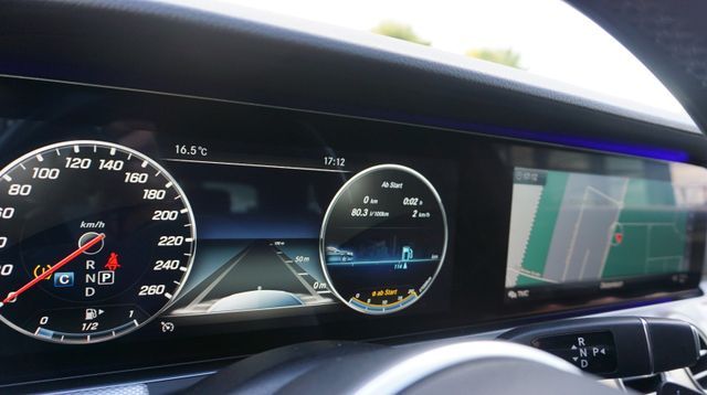Fahrzeugabbildung Mercedes-Benz E 300 AUTOMATIK+NAVIGATION+SHZ+TEMPOM+XENON E 30