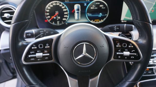 Fahrzeugabbildung Mercedes-Benz E 300 AUTOMATIK+NAVIGATION+SHZ+TEMPOM+XENON E 30